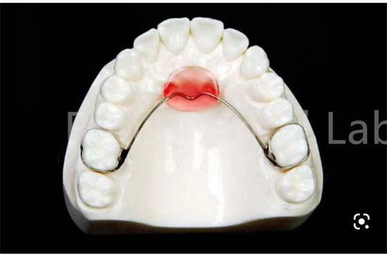 Retenant de bouche réglable pour la rétention et la dilatation des dents