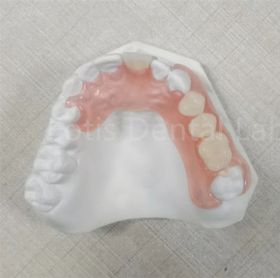 Prothèse dentaire flexible résistante aux odeurs